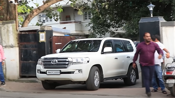 புல்லட் ப்ரூஃப் கார் பயன்பாட்டிற்கு மாறிய பிரபல திரை நட்சத்திரம்... கொலை மிரட்டல் அதிகம் வருகிறதாம்... யாருங்க அந்த நடிகர்?