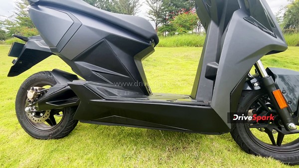 105 கி.மீ வேகம், 200 கி.மீ ரேஞ்ச் எனப் பட்டாசு கிளப்பும் சிம்பிள் ஒன் எலெக்ட்ரிக் ஸ்கூட்டர் ரிவியூ