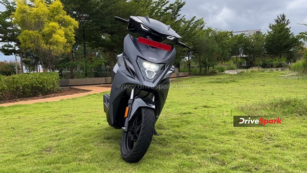 105 கி.மீ வேகம், 200 கி.மீ ரேஞ்ச் எனப் பட்டாசு கிளப்பும் சிம்பிள் ஒன் எலெக்ட்ரிக் ஸ்கூட்டர் ரிவியூ