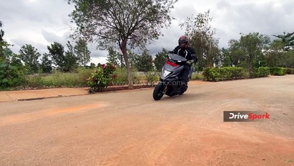 105 கி.மீ வேகம், 200 கி.மீ ரேஞ்ச் எனப் பட்டாசு கிளப்பும் சிம்பிள் ஒன் எலெக்ட்ரிக் ஸ்கூட்டர் ரிவியூ