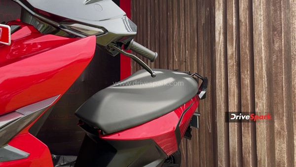 105 கி.மீ வேகம், 200 கி.மீ ரேஞ்ச் எனப் பட்டாசு கிளப்பும் சிம்பிள் ஒன் எலெக்ட்ரிக் ஸ்கூட்டர் ரிவியூ