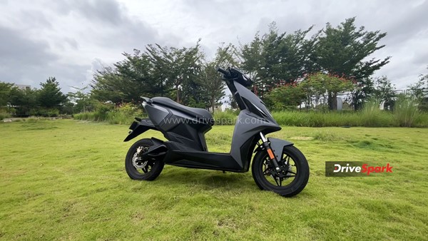 105 கி.மீ வேகம், 200 கி.மீ ரேஞ்ச் எனப் பட்டாசு கிளப்பும் சிம்பிள் ஒன் எலெக்ட்ரிக் ஸ்கூட்டர் ரிவியூ