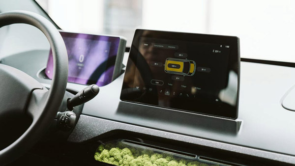 உற்பத்திக்கு தயாரான சோலார் கார்... சூரிய ஒளி ஒன்னு இருந்தாபோதும் 112 கிமீ தாராளமா பயணிக்கலாம்!