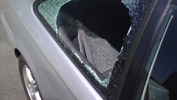 காரின் எந்த பாகத்தைத் திருடினால் திருடர்களுக்கு செம லாபம் தெரியுமா? ரிஸ்க் இல்லாம அங்க மட்டும்தான் கை வைப்பாங்க !