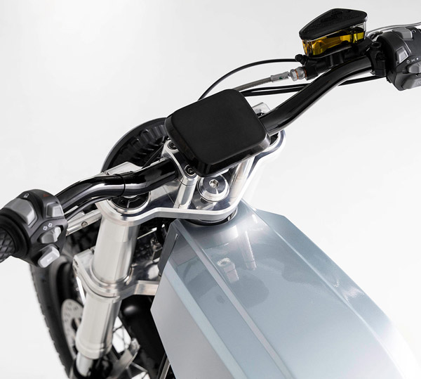 இதுதான் உலகின் முதல் ஸ்கிராம்ப்ளர் எலெக்ட்ரிக் பைக்... இது ஒரு ஃபுல் சார்ஜில் எத்தன கிமீ போகும் தெரியுமா?..