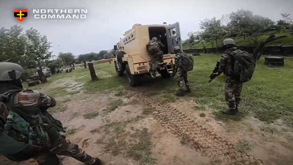 இந்திய ராணுவத்தில் இப்படி ஒரு காரை யாருமே எதிர்பார்த்திருக்க மாட்டாங்க . . . மாஸ்டர் பீஸை தயாரித்த டாடா நிறுவனம்