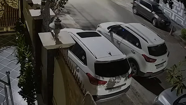 ஹூண்டாய் கம்பெனி காரனே தோத்துருவான் போங்க... மிரள வைக்கும் டெல்லி கார் திருட்டு - வீடியோ!!