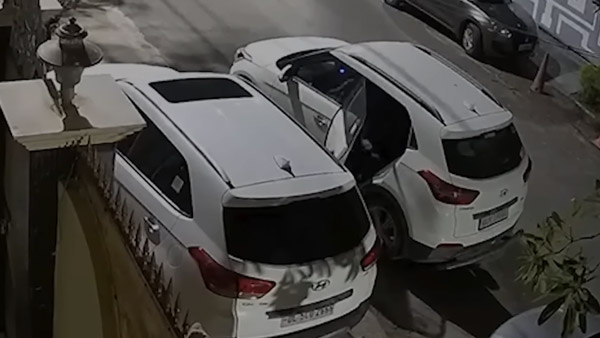 ஹூண்டாய் கம்பெனி காரனே தோத்துருவான் போங்க... மிரள வைக்கும் டெல்லி கார் திருட்டு - வீடியோ!!