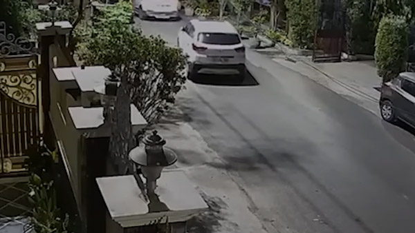 ஹூண்டாய் கம்பெனி காரனே தோத்துருவான் போங்க... மிரள வைக்கும் டெல்லி கார் திருட்டு - வீடியோ!!