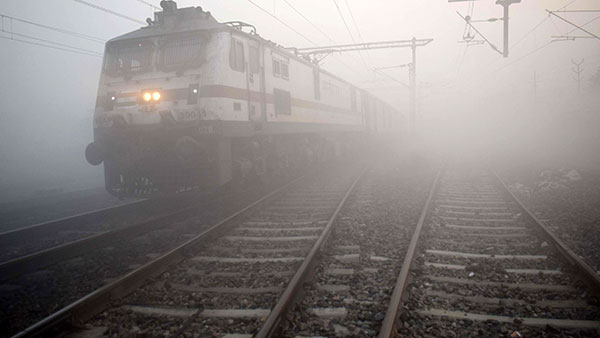 ஓட்ட வண்டியெல்லாம் இல்ல ! எந்த ரயிலாக இருந்தாலும் தண்டாவளத்தில் செல்லும் போது 