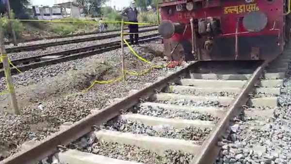 ஓட்ட வண்டியெல்லாம் இல்ல ! எந்த ரயிலாக இருந்தாலும் தண்டாவளத்தில் செல்லும் போது 