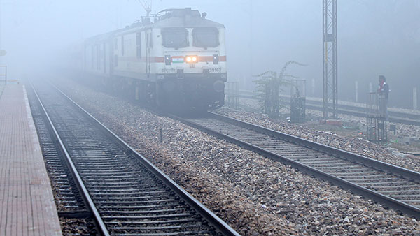 ஓட்ட வண்டியெல்லாம் இல்ல ! எந்த ரயிலாக இருந்தாலும் தண்டாவளத்தில் செல்லும் போது 