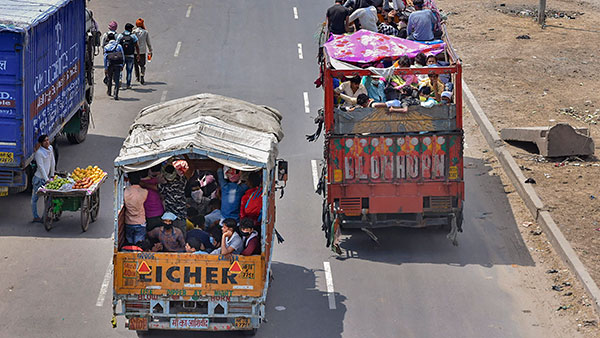 திருஷ்டி கயிறுகளைக் கட்டுவதால் அல்ல . . . லாரிகளுக்கு பின்னால் உள்ள கம்பிகள் தான் நம் உயிரை க் காப்பாற்றுகிறது ! எப்படி த் தெரியுமா ? 