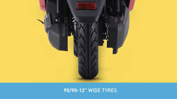 பிரமாண்டமாக அரங்கேறிய டெலிவரி நிகழ்வு... படத்துல இருக்க எல்லா ஸ்கூட்டரையும் ஒரே நாள் டெலிவரி கொடுத்திருக்காங்க!