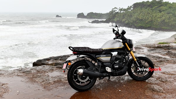 இப்படி ஒரு பைக்கை யாருமே எதிர்பார்க்கல . . . டிவிஎஸ் ரோனின் ரிவியூ