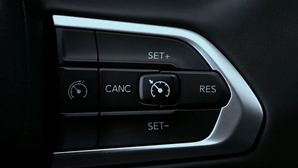 ஒரு சிலர் விஷயம் தெரியாம அசால்டா இருக்காங்க... ரோடு ஈரமா இருக்கப்ப தெரியாத்தனமா கூட இதை 'ஆன்' பண்ணீராதீங்க!