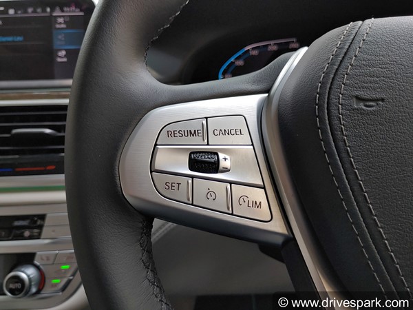 ஒரு சிலர் விஷயம் தெரியாம அசால்டா இருக்காங்க... ரோடு ஈரமா இருக்கப்ப தெரியாத்தனமா கூட இதை 'ஆன்' பண்ணீராதீங்க!