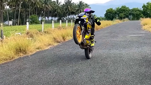 இதுதான் TTF அண்ணாவின் கனவு பைக்காம் . . . இதையெல்லாம் வாங்க அம்பானியே ஒரு நிமிஷம் யோசிப்பாரு . . . அவ்ளோ காஸ்ட்லி !