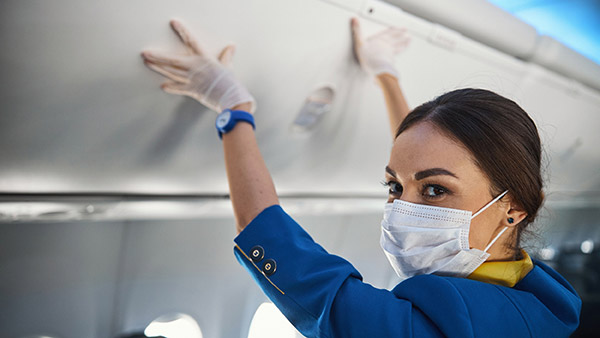 விமான பணிப்பெண்களின் கையில் இந்த விஷயத்தை கவனிச்சிருக்கீங்களா? எல்லாத்துக்கும் ரெடியாதான் இருக்காங்க!