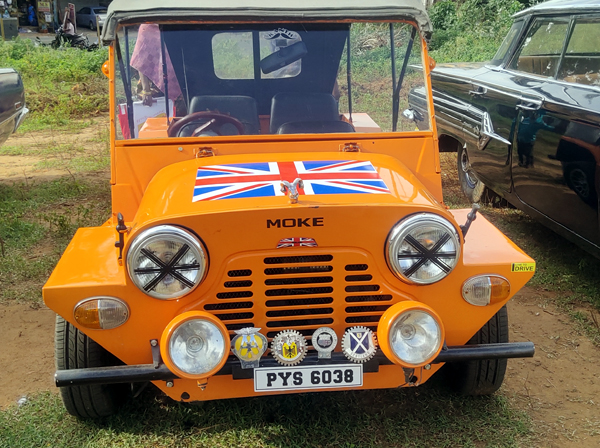 2ம் உலகப்போரில் பயன்படுத்தப்பட்ட ஜீப் , மைசூர் மகாராஜாவின் பழைய கார் என குற்றாலத்தை கலக்கிய வின்டேஜ் கார்கள் . . . 