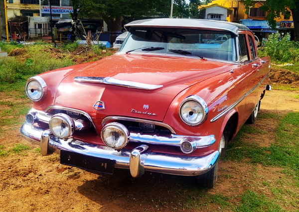 2ம் உலகப்போரில் பயன்படுத்தப்பட்ட ஜீப் , மைசூர் மகாராஜாவின் பழைய கார் என குற்றாலத்தை கலக்கிய வின்டேஜ் கார்கள் . . . 