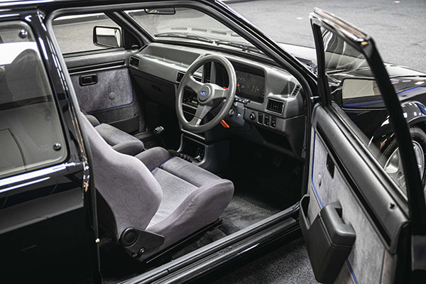 அவங்க இறந்து 25 வருஷம் ஆகுது... இப்பவும் அவங்க பயன்படுத்திய பொருளுக்கு இவ்ளோ மவுசா!! எதிர்பார்த்திரா விலைக்கு ஏலம்போன கார்!