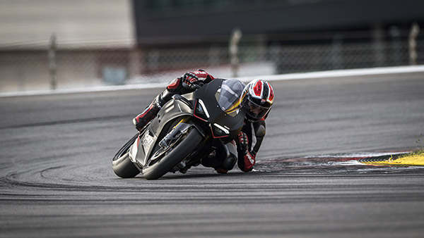 இந்தியாவில் வரிசையா புது புது டுகாட்டி பைக்குகள்...!! ரூ.26.49 லட்சத்தில் புதிய பனிகளே வி4 பைக்குகள் அறிமுகம்!