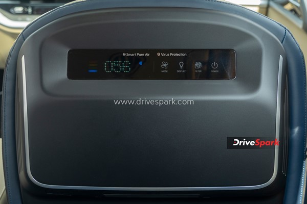 பணம் நிறைய வச்சிருந்தாலும் கார் வாங்கும் போது இதெல்லாம் இல்லாமயே வாங்குங்க . . . வாங்கி ஒரு புரோஜனம் கூட கிடையாது . . .