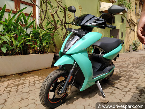 இ-ஸ்கூட்டர்கள் விற்பனையில் டிவிஎஸ், பஜாஜிற்கு தண்ணி காட்டும் ஒகினவா!! ஒரே மாதத்தில் 10,000 ஸ்கூட்டர்கள் சேல்ஸ்