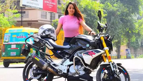 இந்த மாதிரி எல்லாம் வீடியோ போடாதீங்கனு சொன்னா கேக்குறாங்களா! வீடியோ வைரலானதால் சிக்கலில் சிக்கிய இளம் பெண்... இந்த மாதிரி எல்லாம் வீடியோ போடாதீங்கனு சொன்னா கேக்குறாங்களா! வீடியோ வைரலானதால் சிக்கலில் சிக்கிய இளம் பெண்...