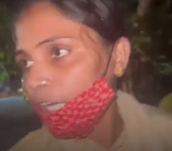 இந்த மாதிரி எல்லாம் வீடியோ போடாதீங்கனு சொன்னா கேக்குறாங்களா! வீடியோ வைரலானதால் சிக்கலில் சிக்கிய இளம் பெண்... இந்த மாதிரி எல்லாம் வீடியோ போடாதீங்கனு சொன்னா கேக்குறாங்களா! வீடியோ வைரலானதால் சிக்கலில் சிக்கிய இளம் பெண்...