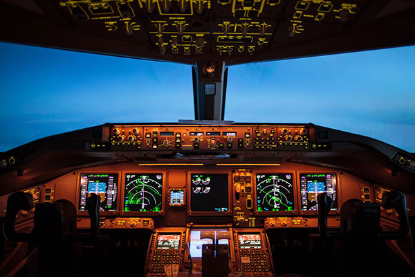 குழப்பம் வராது! காக்பிட்டில் கசகசன்னு பட்டன் இருந்தாலும் பைலட்கள் கரெக்டா ஆப்ரேட் பண்ணுவாங்க! எப்படினு தெரியுமா ?