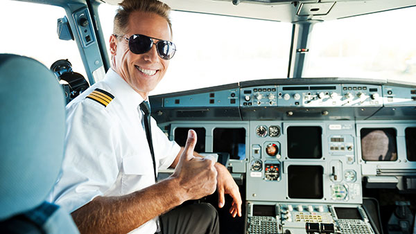 குழப்பம் வராது! காக்பிட்டில் கசகசன்னு பட்டன் இருந்தாலும் பைலட்கள் கரெக்டா ஆப்ரேட் பண்ணுவாங்க! எப்படினு தெரியுமா ?