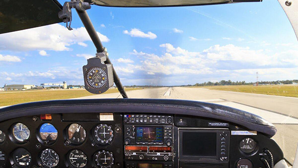 என்ன சொல்றீங்க... விமானங்களுக்குச் சாவியே கிடையாதா? அப்ப எப்படி விமானத்தை ஸ்டார்ட் பண்ணுறாங்க? 