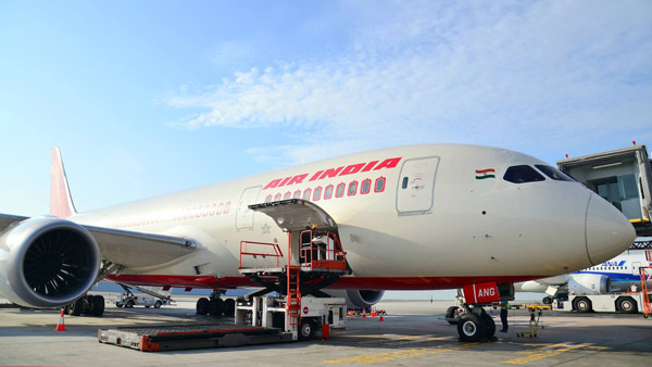 கைக்குழந்தையை விமானத்தில் அழைத்து செல்ல போகிறீர்களா? அப்போ இந்த 5 விஷயங்களை தெரிஞ்சி வெச்சிக்கோங்க!!