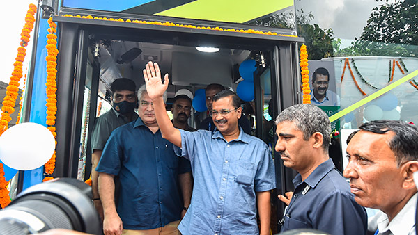 குரு உச்சத்துல இருக்காரு... எலெக்ட்ரிக் பஸ்களை பல்க்கா டெலிவரி செய்த டாடா... இனி அவங்க கொடிதான் பறக்க போகுது!