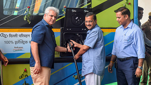 குரு உச்சத்துல இருக்காரு... எலெக்ட்ரிக் பஸ்களை பல்க்கா டெலிவரி செய்த டாடா... இனி அவங்க கொடிதான் பறக்க போகுது!