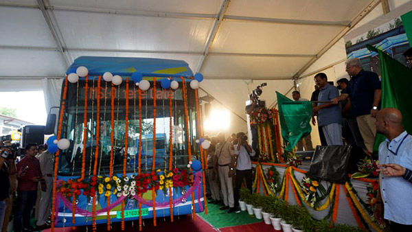 குரு உச்சத்துல இருக்காரு... எலெக்ட்ரிக் பஸ்களை பல்க்கா டெலிவரி செய்த டாடா... இனி அவங்க கொடிதான் பறக்க போகுது!