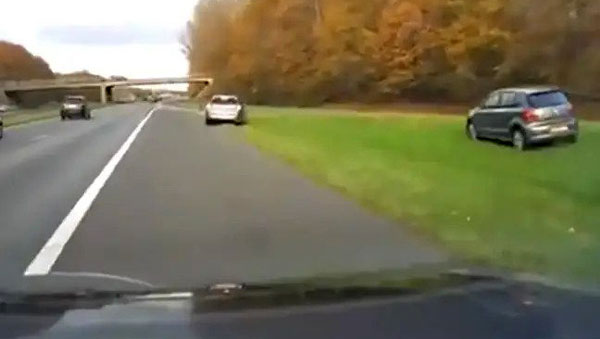 கார் ஓடி கொண்டிருக்கும்போது மயங்கிய ஓட்டுநர்... 25கிமீ பாதுகாப்பாக அழைத்து சென்ற கார்... என்ன காருங்க அது? அதோட விலை எவ்வளவு?