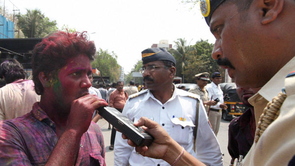 இனி குடிபோதையில் வாகனம் ஓட்டினால் ரூ2.4 லட்சம் அபராதம், ஓராண்டு சிறை . . . புதிய சட்டத்தைக் கொண்டு வரும் அரசு