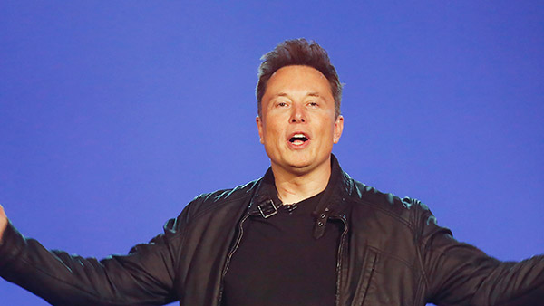 குதிரை வண்டியை பார்த்து குழம்பிய டெஸ்லாவின் ஆட்டோ பைல்ட் சிஸ்டம்!! அப்படி என்ன தான் ட்ரெயினிங் கொடுத்தாங்களோ! 