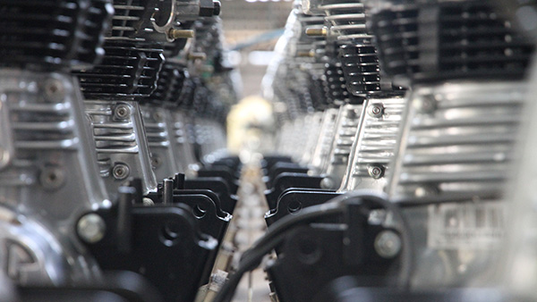 பைக் என்ஜின்களில் இத்தனை வகைகள் இருக்கு!! புதுசா பைக் வாங்குறதுக்கு முன்ன இந்த விஷயங்களை தெரிஞ்சிக்கோங்க!