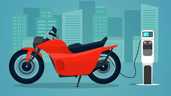 சார்ஜ் போட்டது ஒரு குத்தமா!! குபீரென பற்றி எரிந்த இரு எலெக்ட்ரிக் டூ-வீலர்கள்... ஒன்னுகூட மிஞ்சல! எங்கு நடந்தது தெரியுமா?