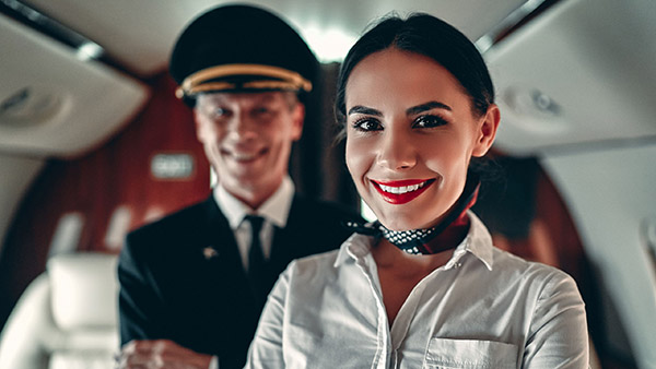 விமான பணிப்பெண்களுக்கு இவ்ளோ சம்பளம் தர்றாங்களா! இத்தன சலுகைகள் வேற இருக்கா! இதுக்கெல்லாம் குடுப்பினை வேணும்!