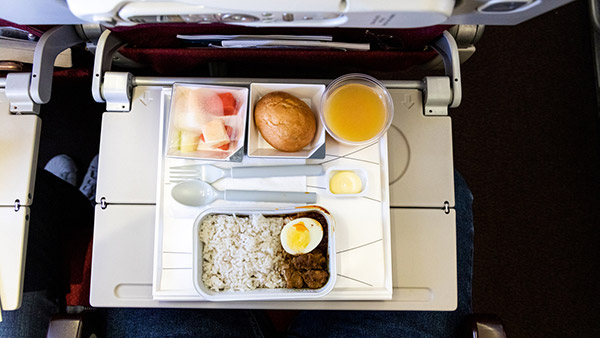 விமானங்களில் உணவு டேஸ்ட்டா இருக்காது... ஏன் தெரியுமா? மத்தவங்க மாதிரி நீங்களும் விமான நிறுவனங்களை திட்டாதீங்க!