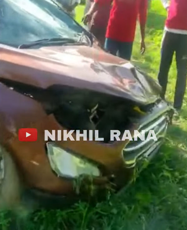 சேதத்தை பாத்து கணக்கு போடாதீங்க... உள்ள இருந்தவங்களுக்கு என்ன ஆச்சு தெரிஞ்சா மூக்குமேல விரல வைப்பீங்க! அட சே இந்த காரை மிஸ் பண்ணிட்டோமே!