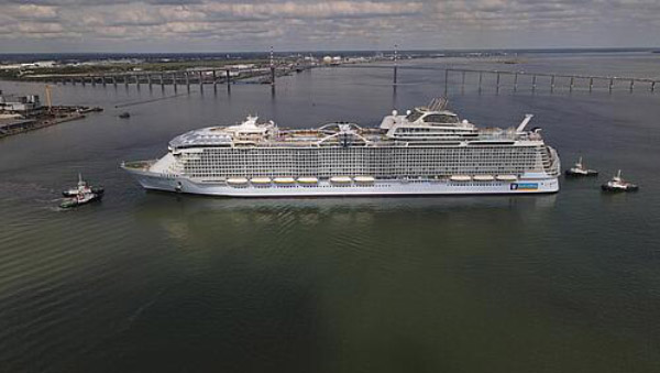 பெரிய பெரிய உருவம் கொண்ட கப்பல்கள் மூழ்காமல் மிதக்க இதுதான் காரணம்... மிதவை விதி எப்படி வேலை செய்யுது பாத்தீங்களா!