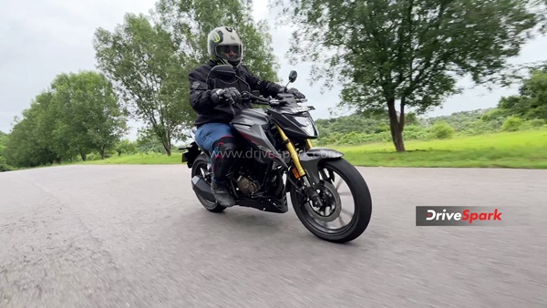 விலை தான் அதிகம் மத்தபடி எல்லாம் சூப்பர் . . . ஹோண்டா CB300F பைக் - ரிவியூ