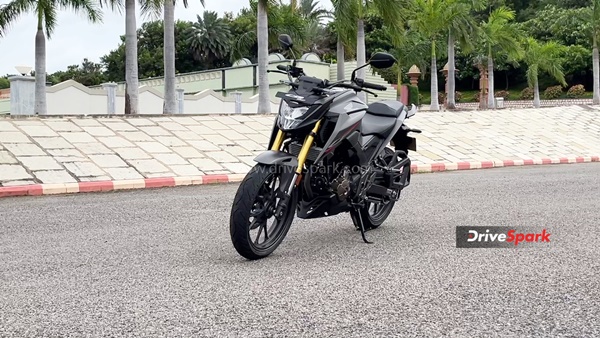 விலை தான் அதிகம் மத்தபடி எல்லாம் சூப்பர் . . . ஹோண்டா CB300F பைக் - ரிவியூ