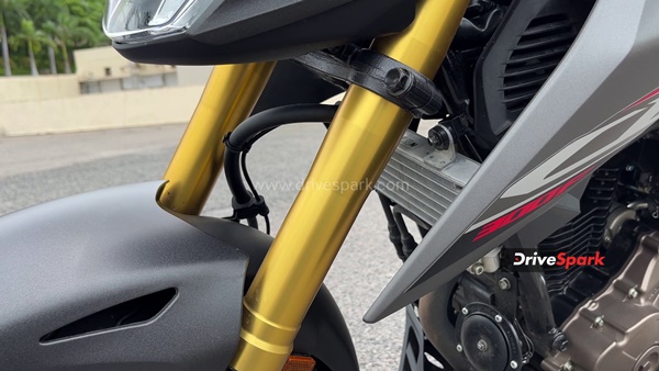 விலை தான் அதிகம் மத்தபடி எல்லாம் சூப்பர் . . . ஹோண்டா CB300F பைக் - ரிவியூ